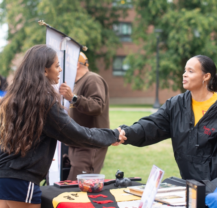 2 students shaking hands