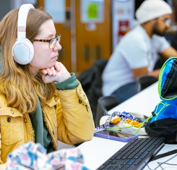 woman_on_computer